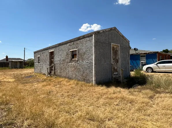 1045 S 3rd St, Slaton, TX 79364