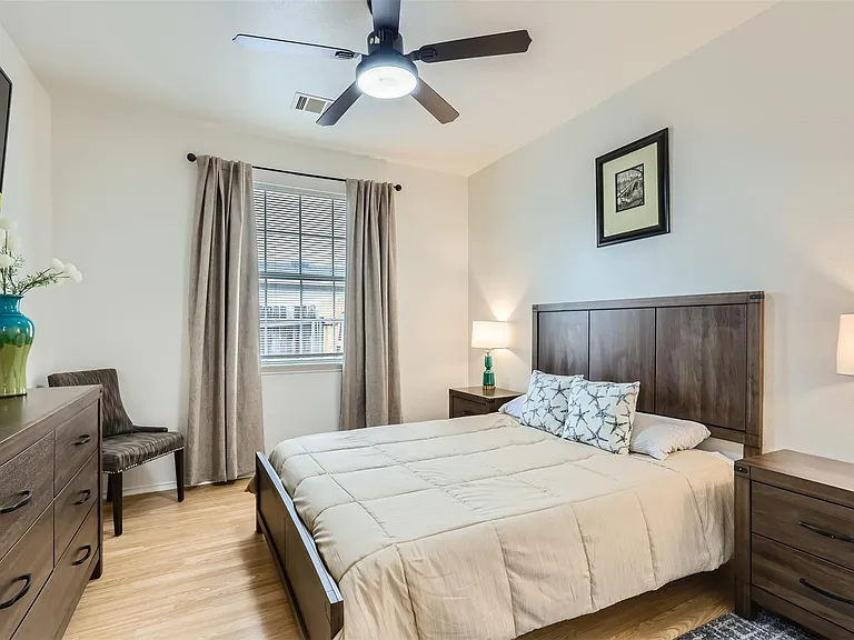 1016 Thackeray Ln — Photo 20