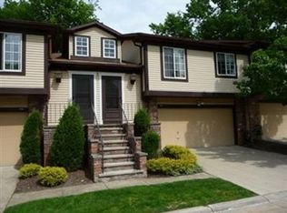 217 Greenbriar Ct #217, Euclid, OH
