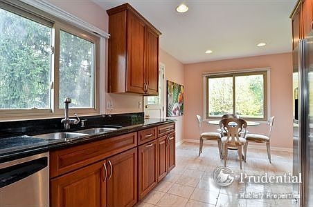 5th image of 1949 Sunnyside Cir