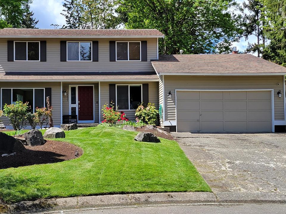 Top of the Cul-de-Sac in quiet, safe, friendly coveted Finn Hill neighborhood.