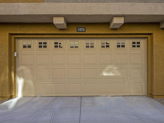 002_Large 2-car Garage