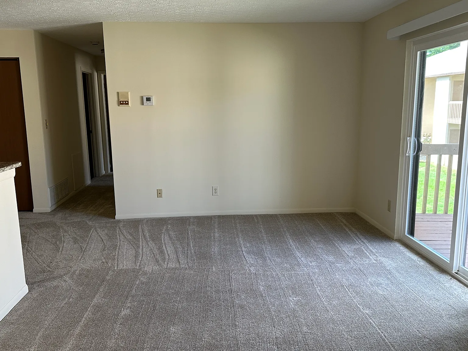 2 bed, 916 sqft, $1,300 — Photo 3