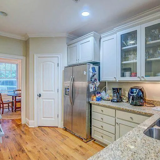 1050 Phillips Park Dr — Photo 9