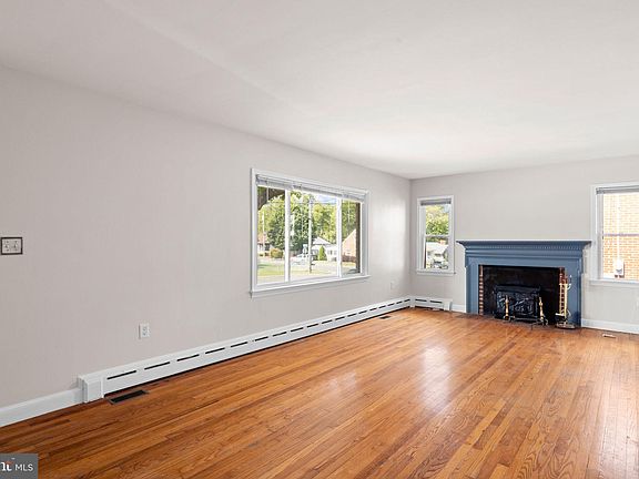 4th image of 109 Manassas Ave