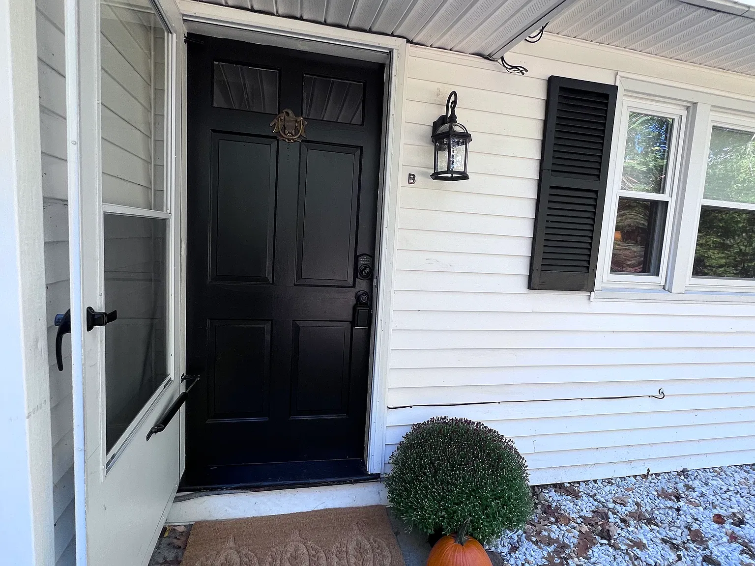 3 bed, 1.5 bath, 1300 sqft, $2,600 — Photo 4