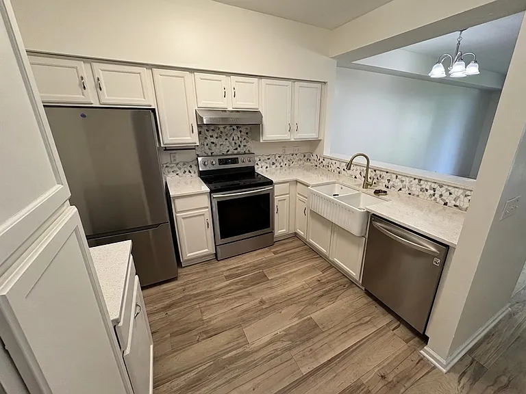 11720 Ryan Cir — Photo 2