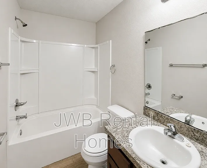 2923 W 3rd St — Photo 9