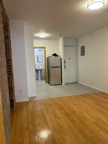 27 Henry St #19 Photo 1
