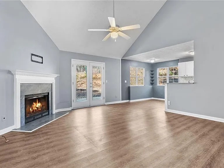 405 Christopher Ln — Photo 4