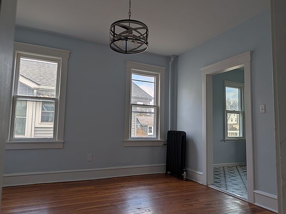 4th image of 92 E Vaughn St #1