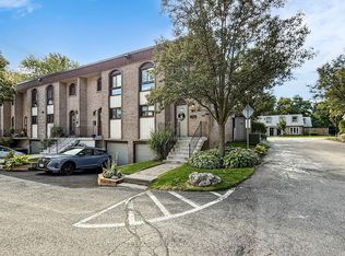 589 Francis Rd E, Burlington, ON L7T 3X6