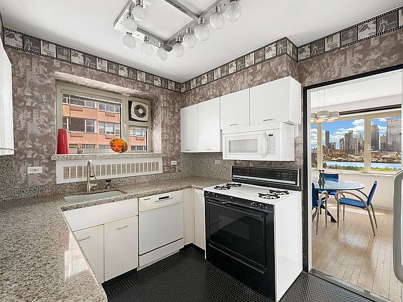 5th image of 25 Sutton Pl S APT 11M
