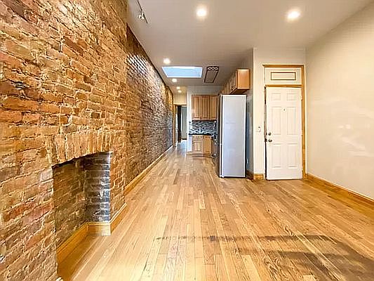 4th image of 550 Bainbridge St #3RB