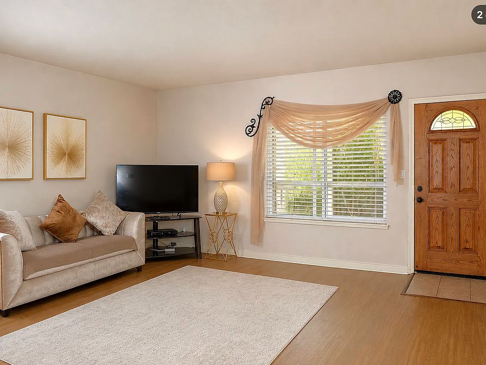 1st image of 1000 Estes St Unit 1