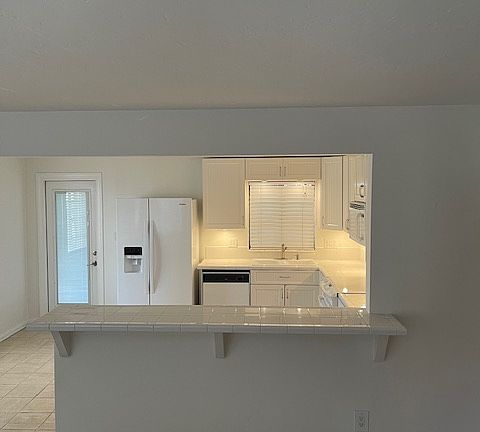 3rd image of 2042 Rose St