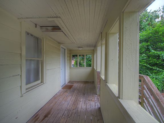 3rd image of 3035 Melton St N