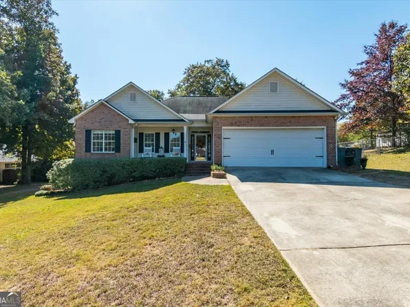 205 Hunters Ridge Dr, Byron, GA 31008