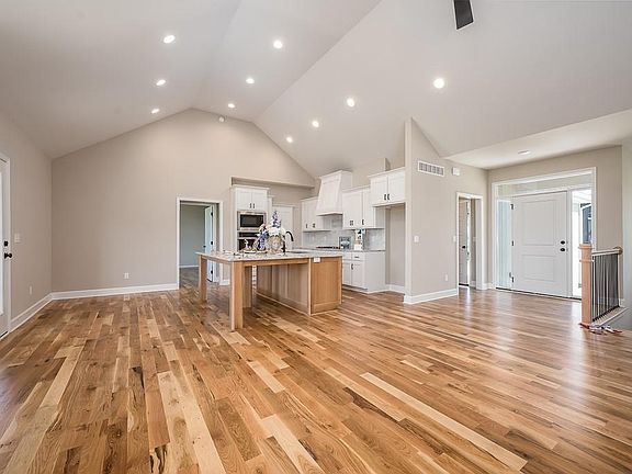 3rd image of 12905 Sloan Ave