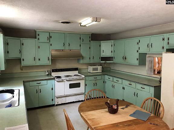 2nd image of 923 Vernon Ct