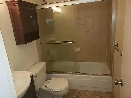 Bathroom, photo 1