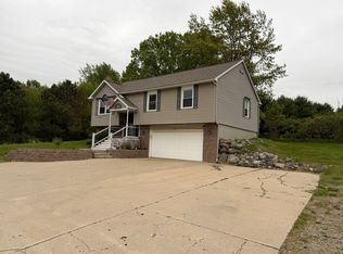 3270 Cemetery Rd, Fowlerville, MI 48836