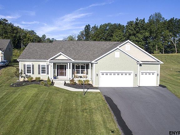 3rd image of 24 Walden Cir