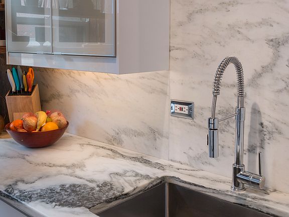 4th image of 4654 N Kenmore Ave #1N