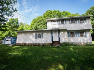 3985 Amber Rd, Syracuse, NY 13215