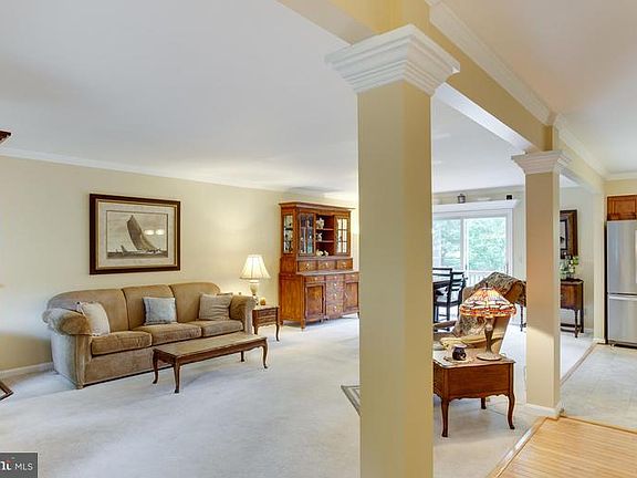 3rd image of 9039 Woodland Way N