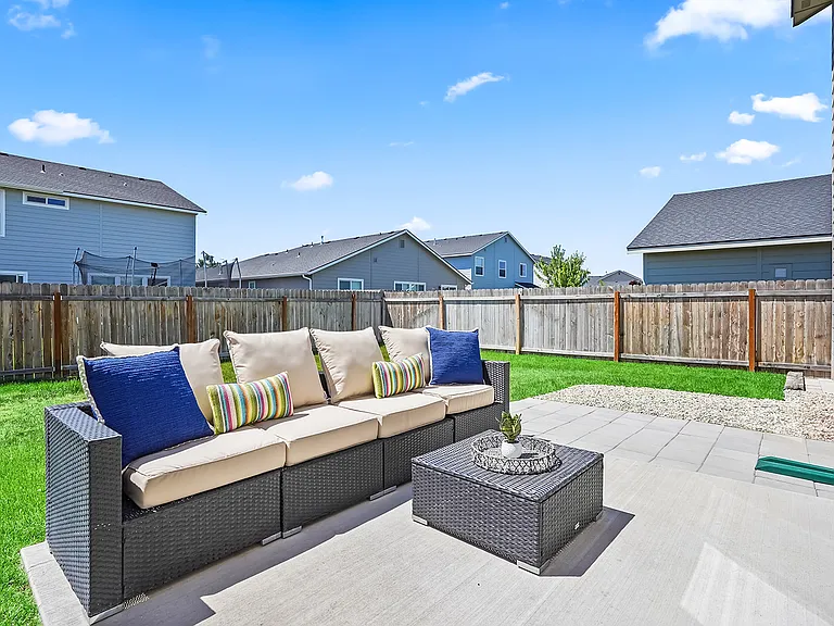 17589 Mountain Springs Ave — Photo 47