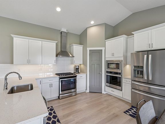 5th image of 10214 Thorne Dr