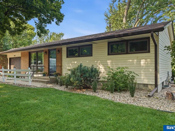 921 Sycamore Dr, Lincoln, NE 68510