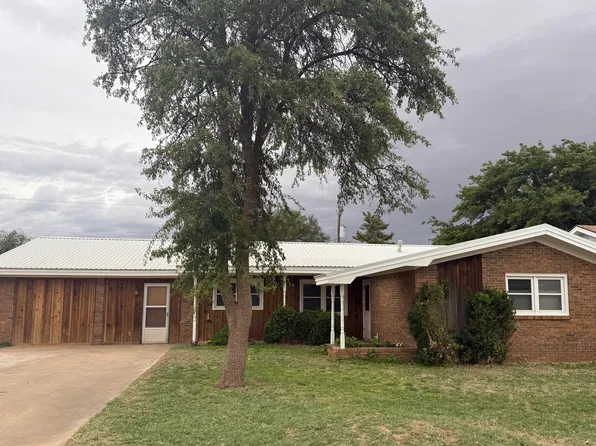 1380 W Lynn St, Slaton, TX 79364