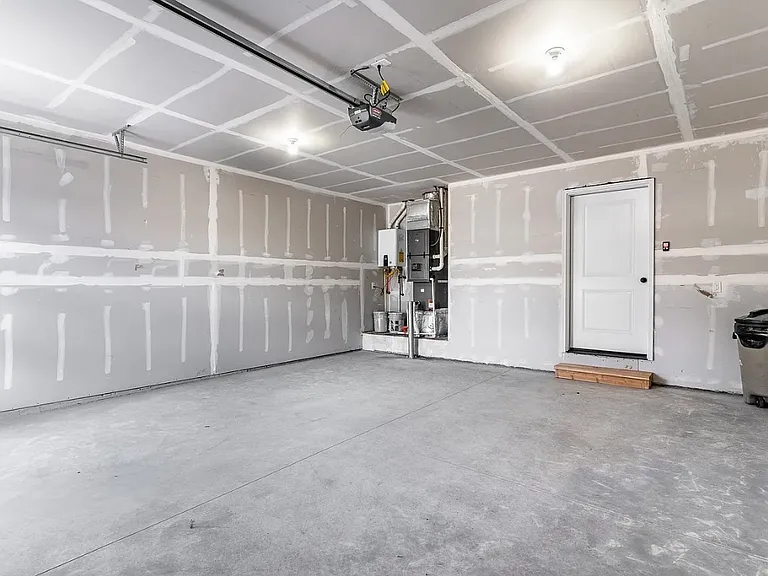1020 E Decatur Ave — Photo 6