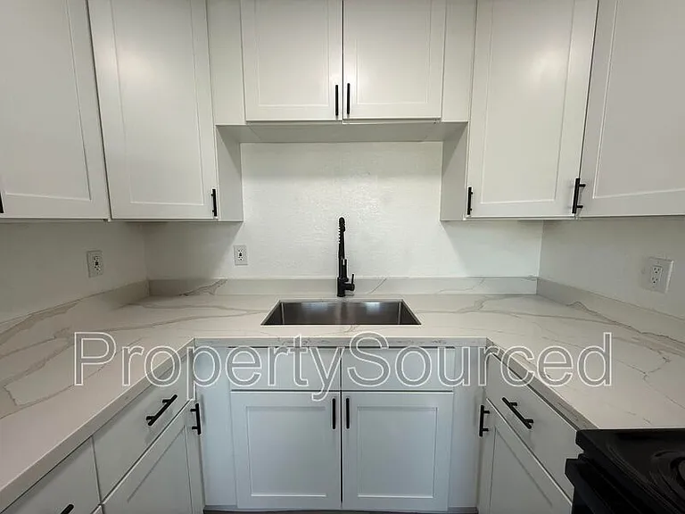 911 H St #2 — Photo 8