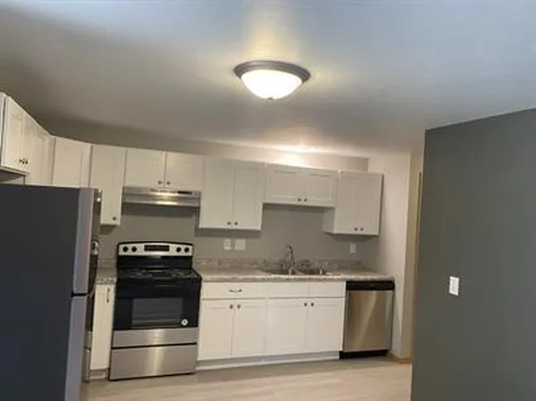 Leeland St Apartments