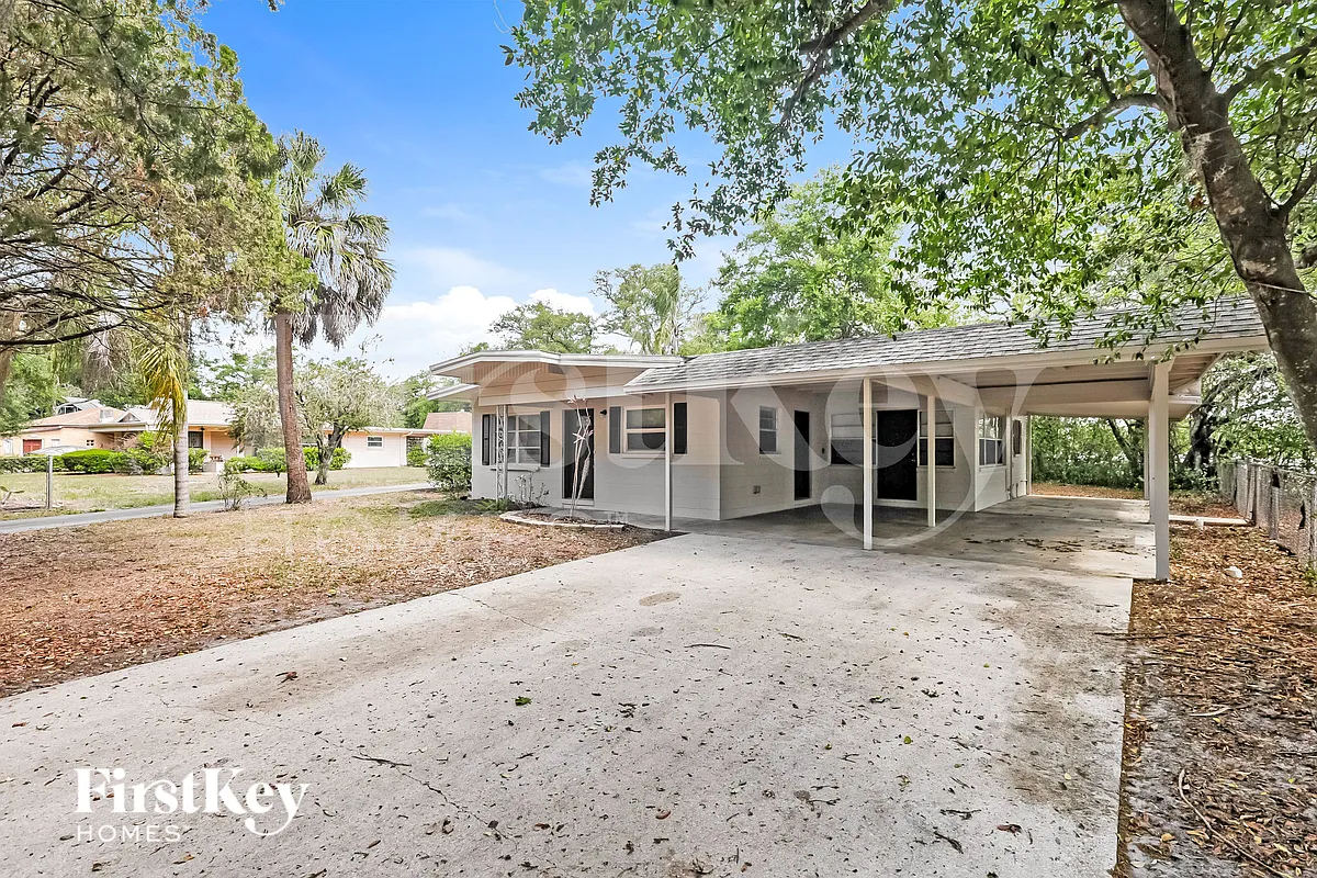 Building Photo - 9305 Forest Hills Dr