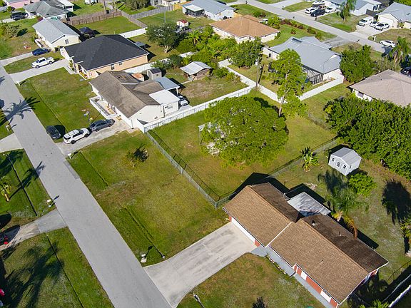 3rd image of 171 SE Dwight Avenue