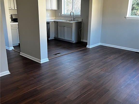 3rd image of 720 19th St