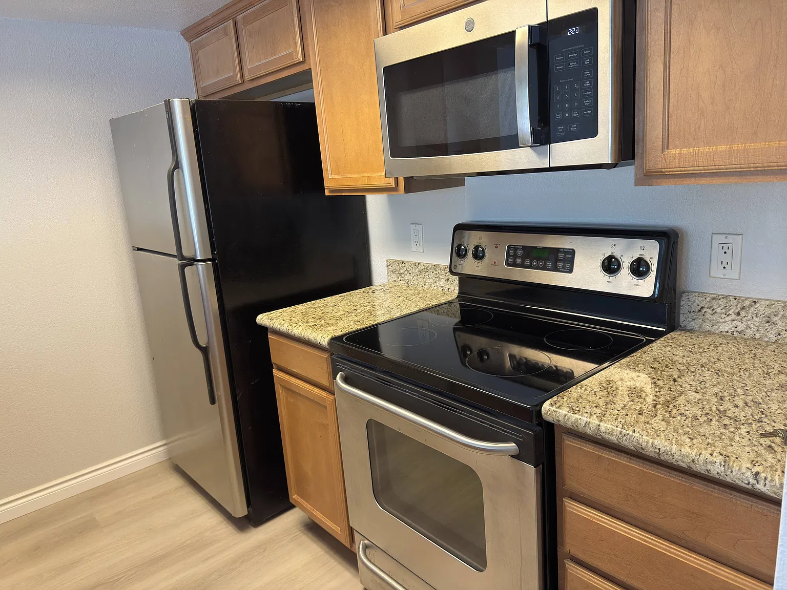 1 bed, 708 sqft, $2,300 — Photo 2