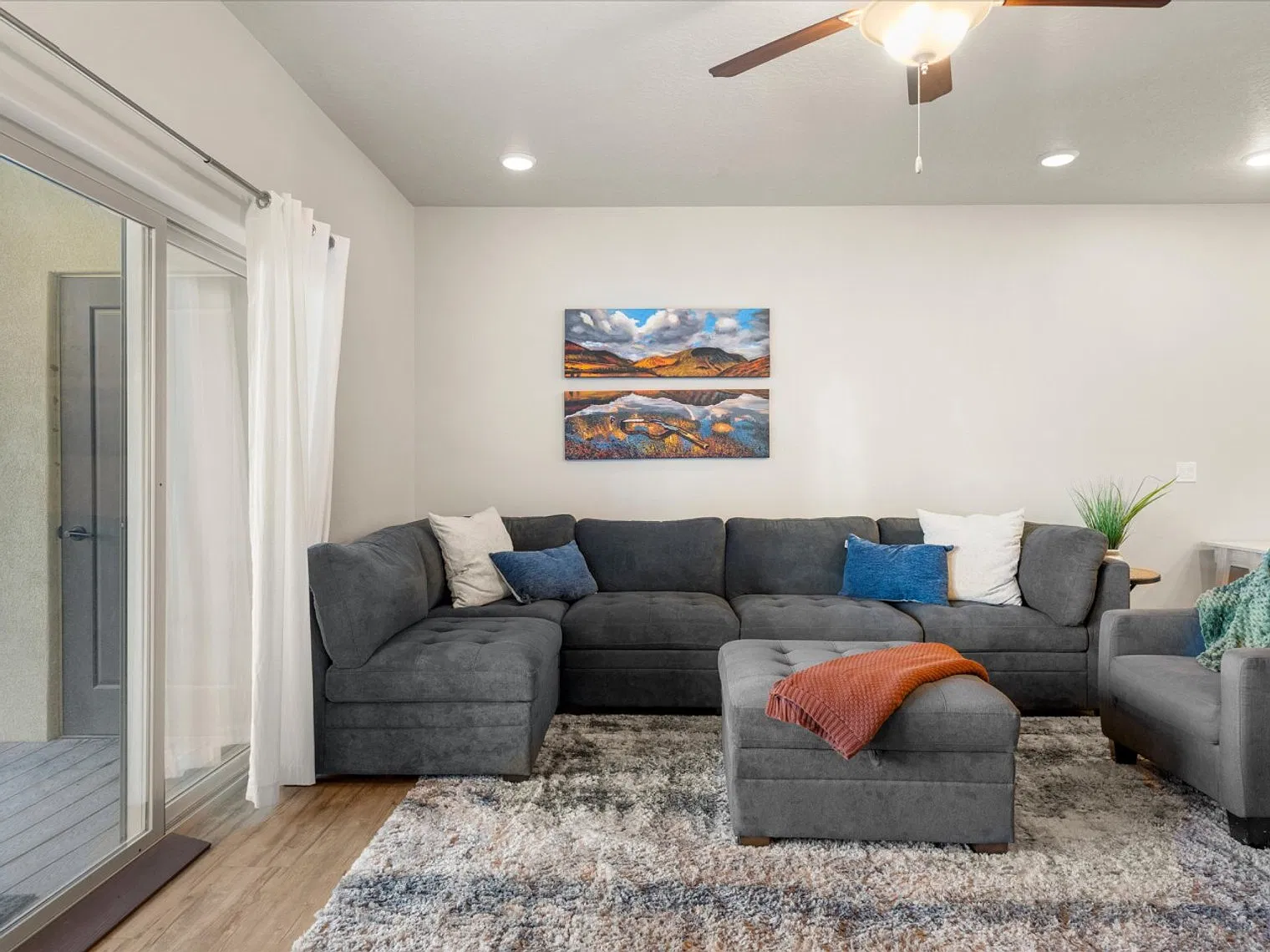 3 bed, 3.0 bath, 1453 sqft, $5,526 — Photo 3