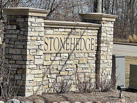 2nd image of 2084 Gladstone Dr