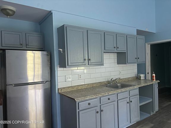 4th image of 67 Main St 201