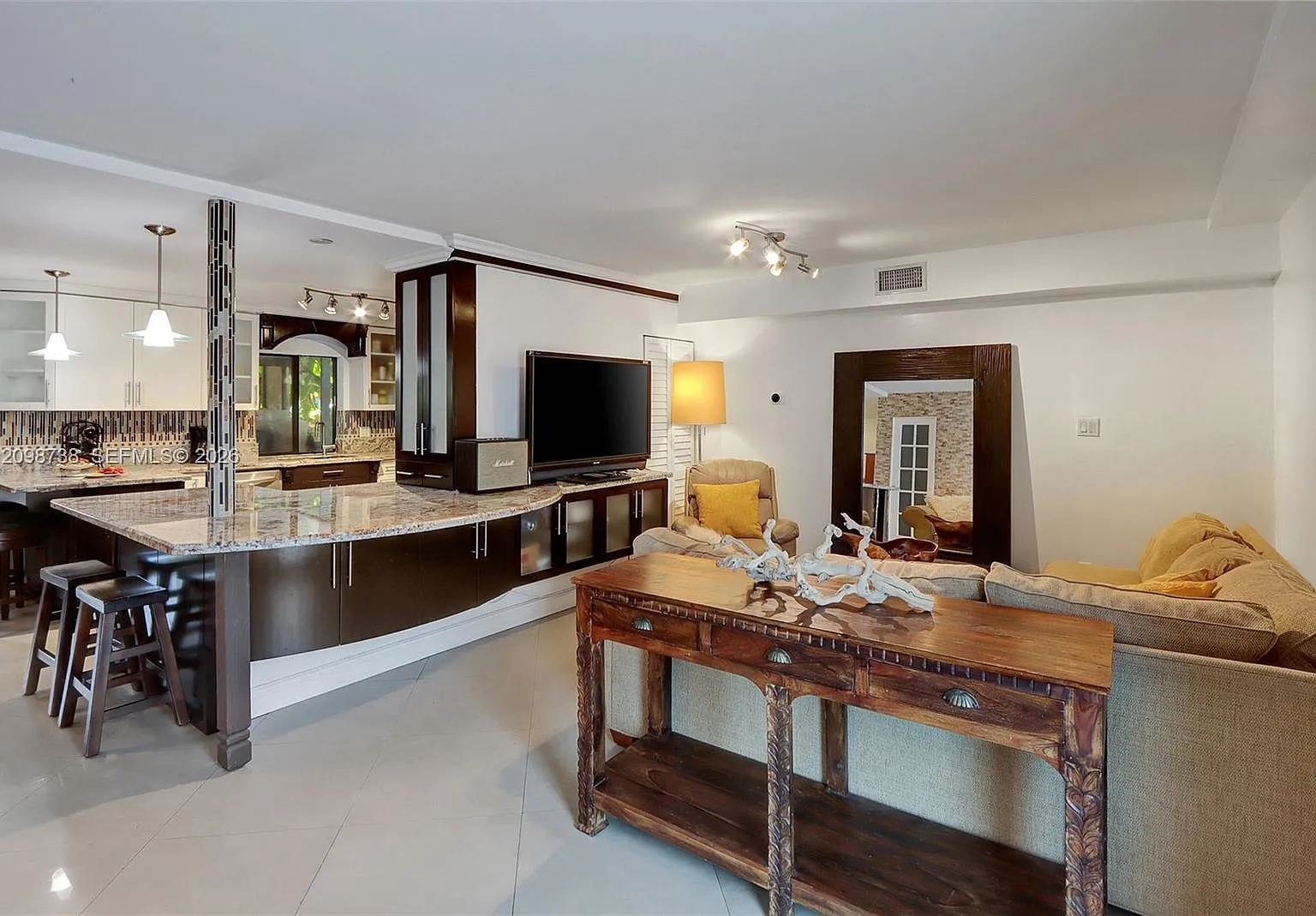 Briar Bay Twnhs Estates — Photo 4
