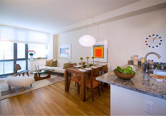 3rd image of 188 Ludlow St APT 3E