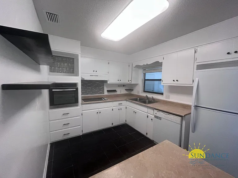 475 Andrew Dr — Photo 5