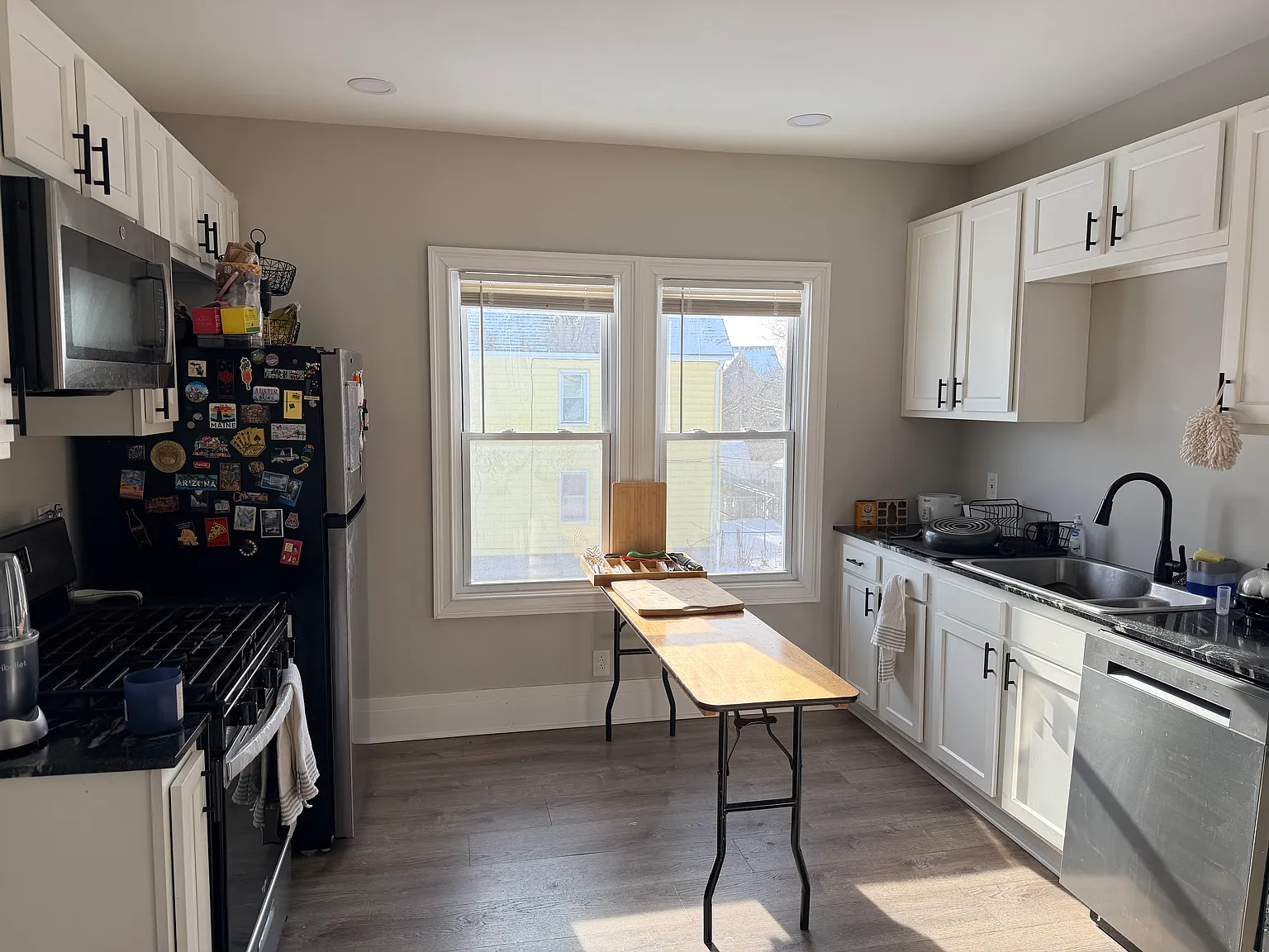 3 bed, 1200 sqft, $1,900 — Photo 2