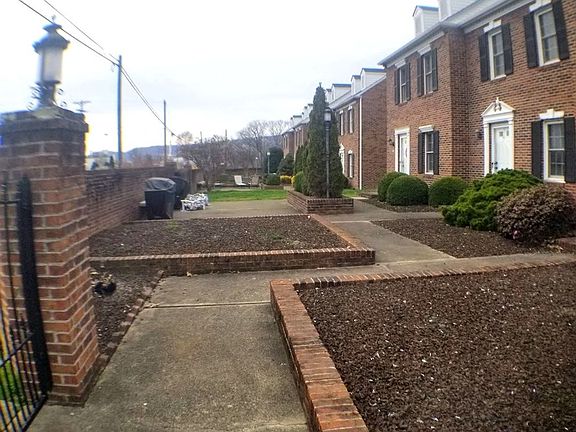 3rd image of 1018 Konnarock Rd