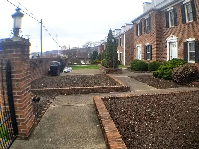 1018 Konnarock Rd — Photo 3